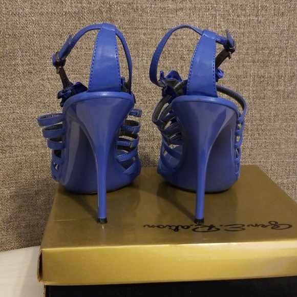 Shoes - Picture 3 of 4